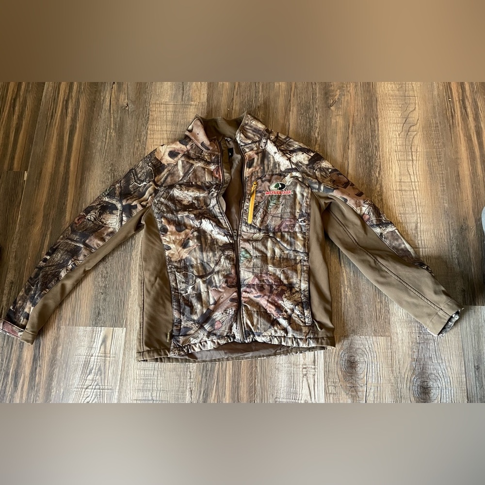 Mens Mossy Oak Break Up jacket. Size large